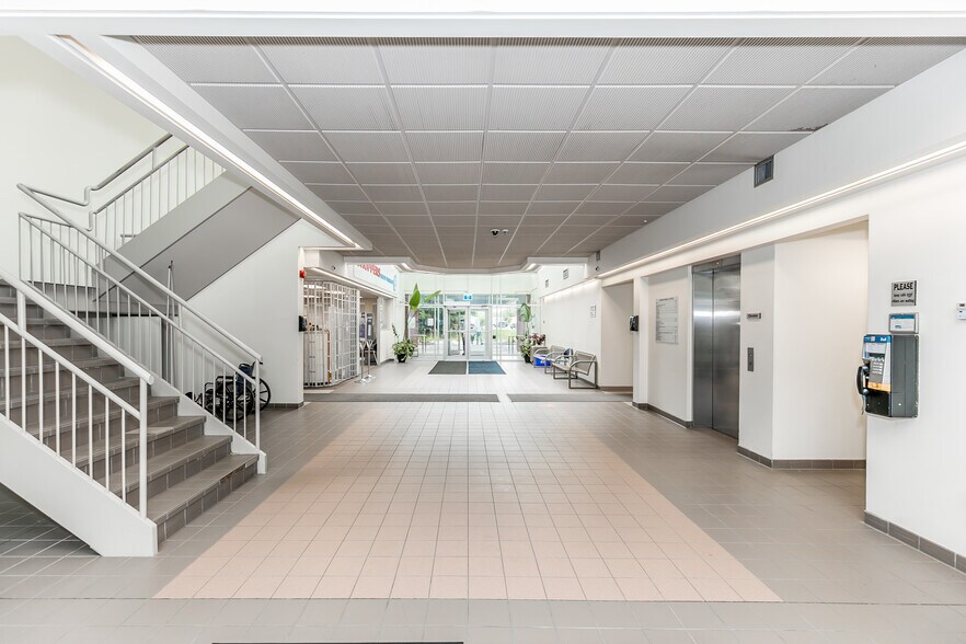 More Photos Of 240 Penetanguishene Rd, Midland Medical For Lease