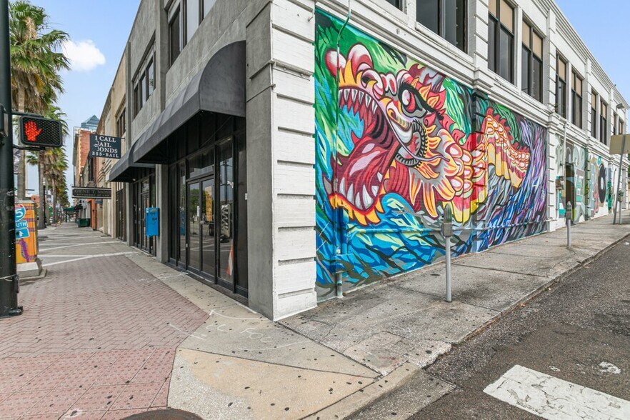 More Photos Of 327-345 E Bay St, Jacksonville Storefront Retail Office For Lease