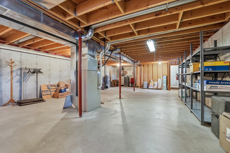 More Photos Of 5500 Prairie Dr, Plover Flex For Sale