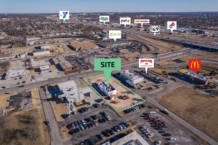 Primary Photo Of 202 S Dogwood St, Owasso Fast Food For Lease