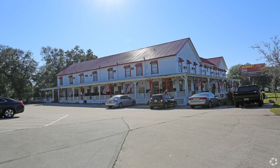 More Photos Of 300 S Volusia Ave, Orange City Hotel For Lease