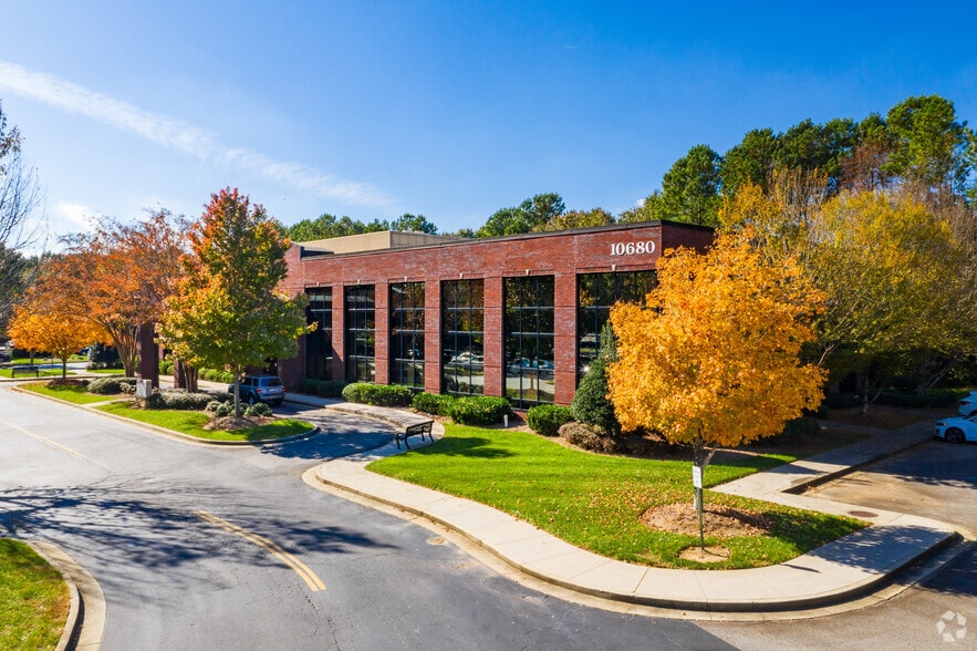 More Photos Of 10680 Medlock Bridge Rd, Duluth Medical For Lease