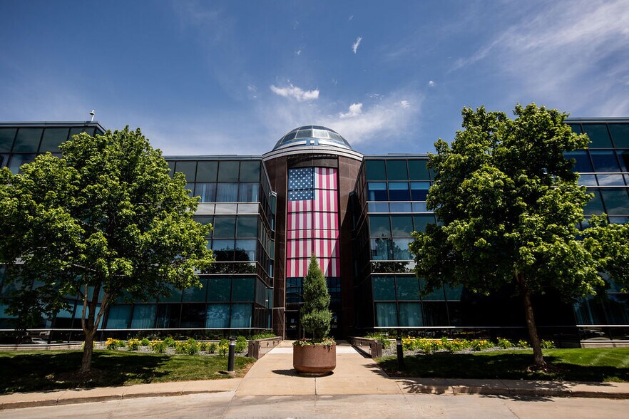 More Photos Of 6000 Westown Pky, West Des Moines Office For Lease