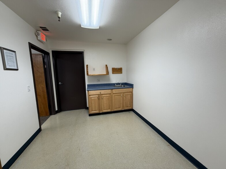 More Photos Of 5729 Sonoma Dr, Pleasanton Warehouse For Lease