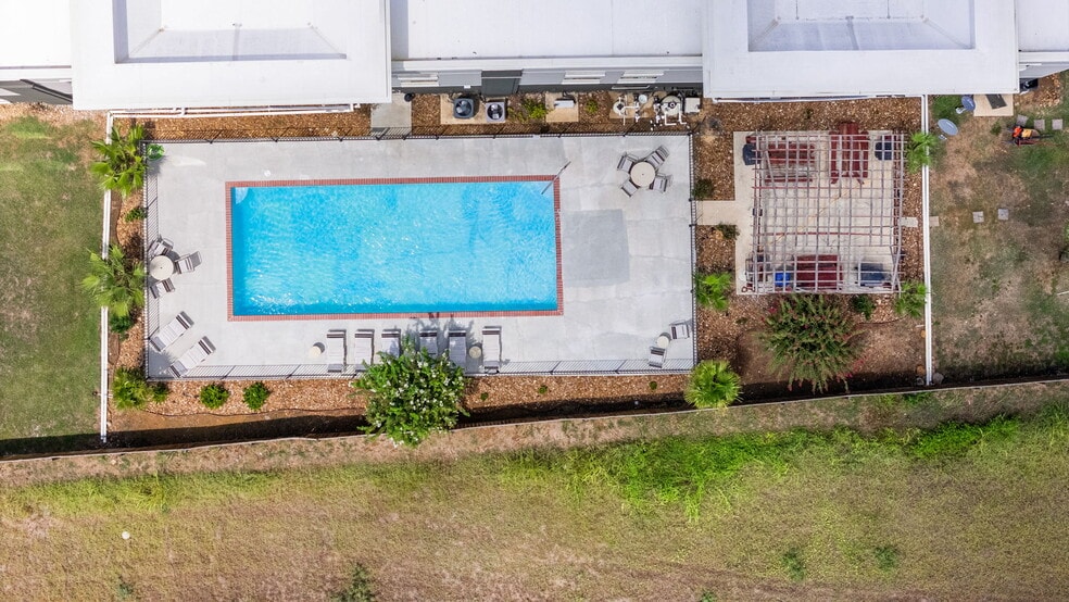 More Photos Of 110 Bmt Dr, Jourdanton Hotel For Sale