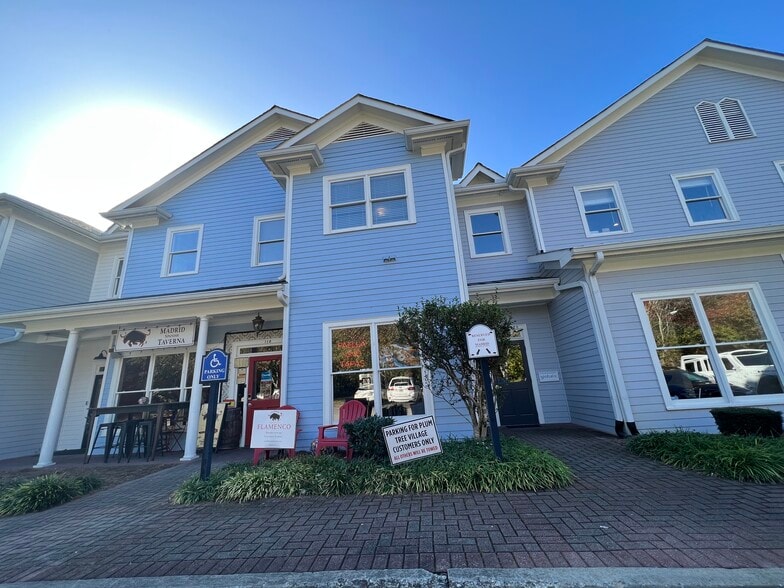 More Photos Of 1055 Canton St, Roswell Storefront Retail Office For Lease