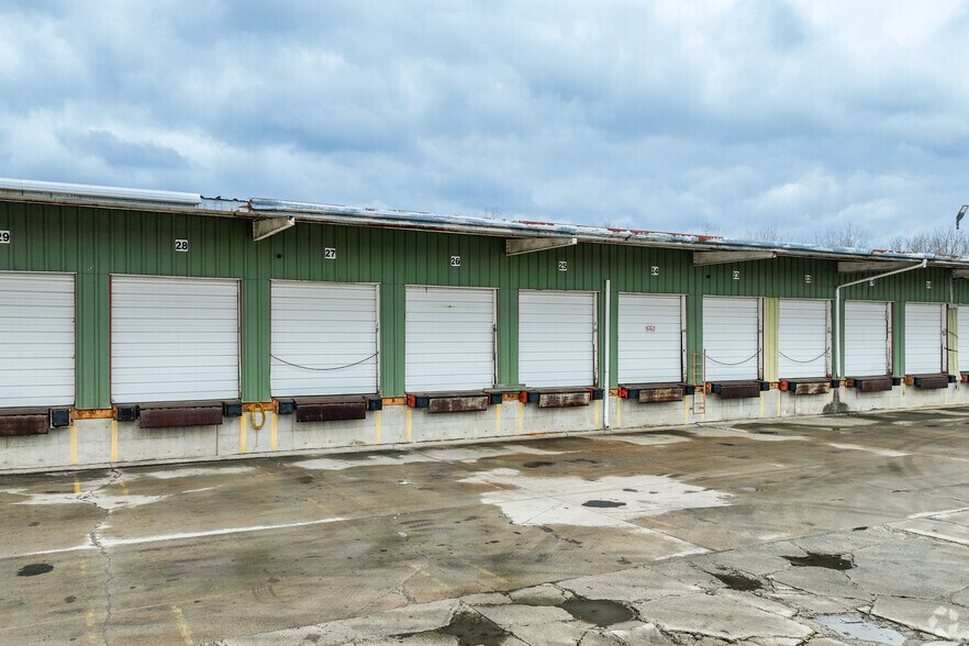 More Photos Of 1336 Matzinger Rd, Toledo Truck Terminal For Lease