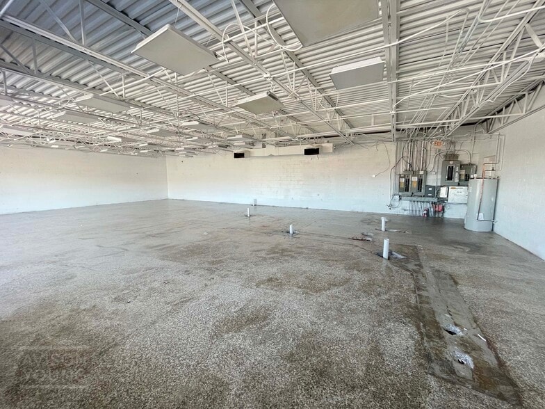 More Photos Of 5055 Old Buncombe Rd, Greenville Storefront Retail Office For Lease