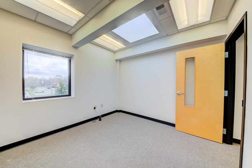 More Photos Of 8057 Rowan Rd, Cranberry Township Office For Sale