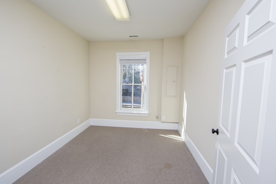 More Photos Of 30 W Bridge St, New Hope Freestanding For Lease