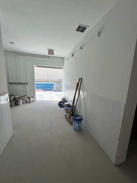 More Photos Of 345 NW 24th St, Miami Storefront Retail Office For Lease