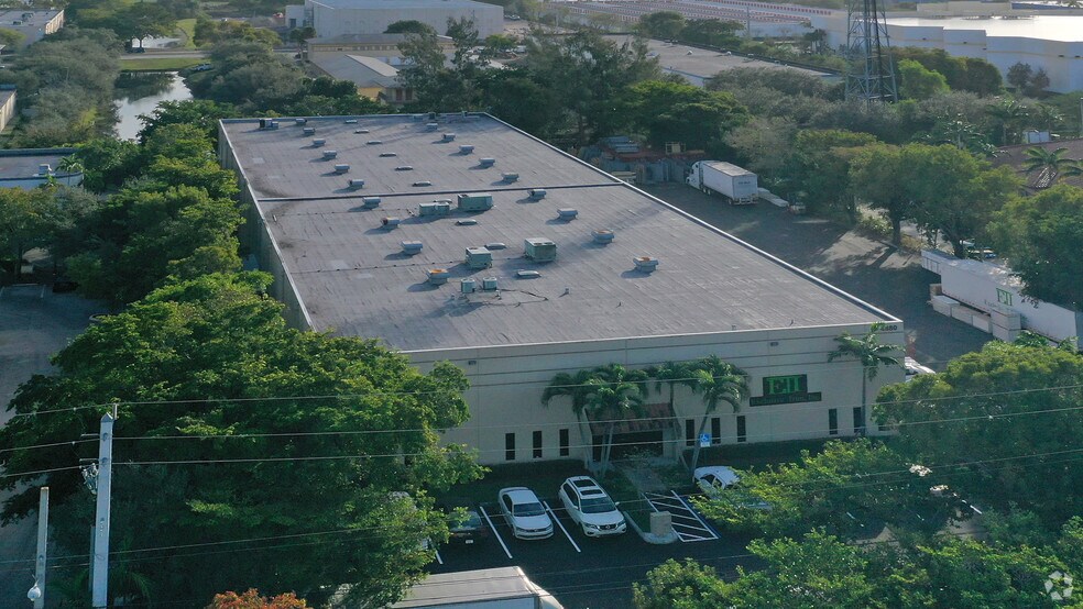 More Photos Of 4880 N Hiatus Rd, Sunrise Warehouse For Lease