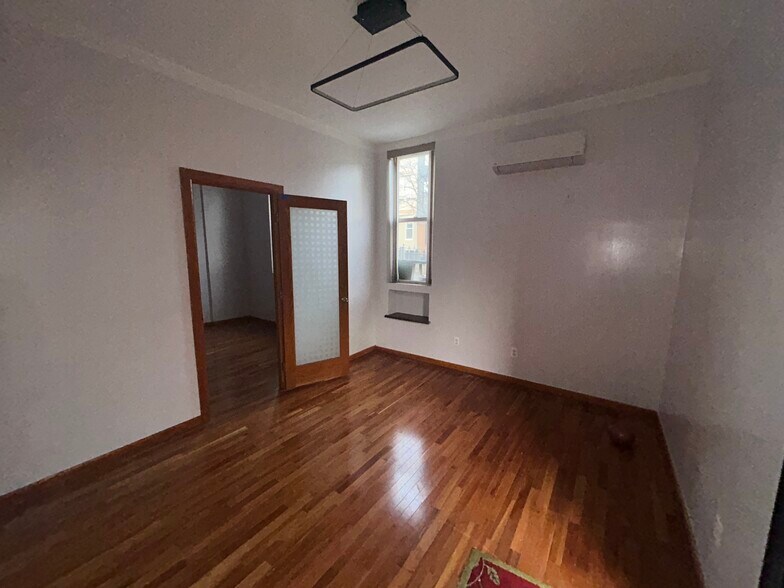 More Photos Of 590 Onderdonk Ave, Ridgewood Storefront Retail Residential For Lease