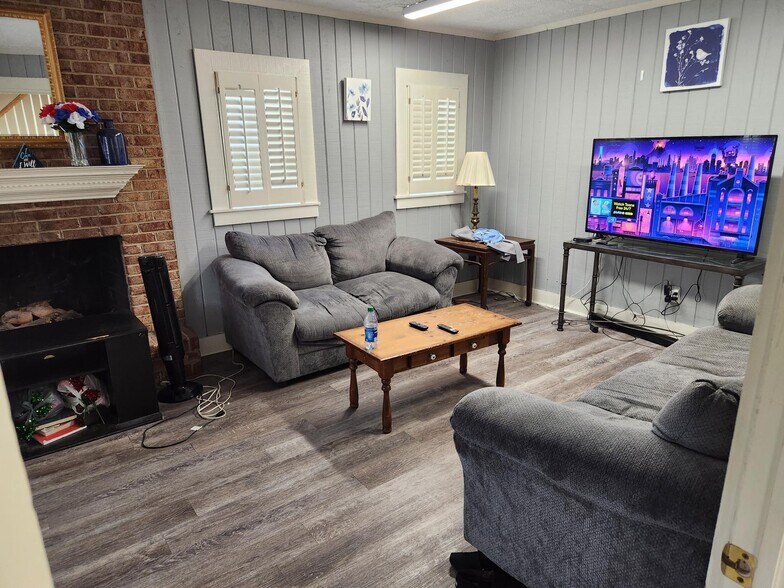 More Photos Of 900 Baker Ave, Augusta Office For Sale