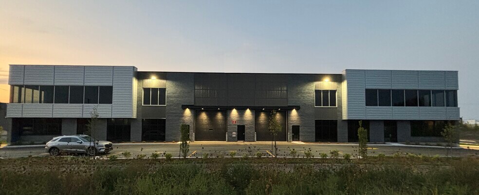 More Photos Of 100 Rue Robert-Mckenzie, Beauharnois Warehouse For Lease