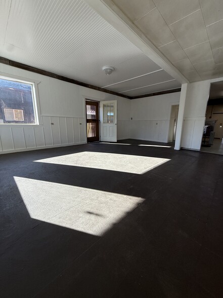 More Photos Of 142 NW Front St, Prairie City Storefront Retail Residential For Sale