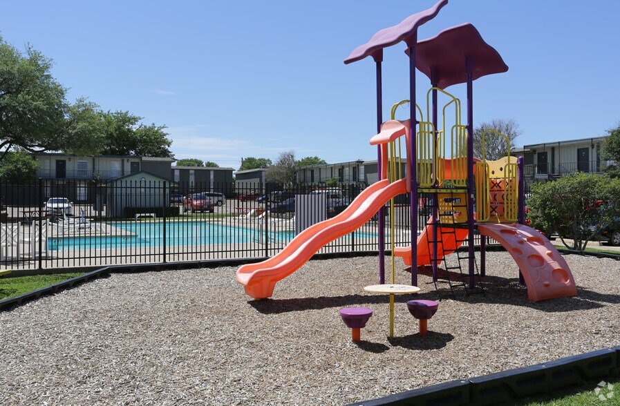 More Photos Of 504 Dudley Cir, Arlington Apartments For Sale