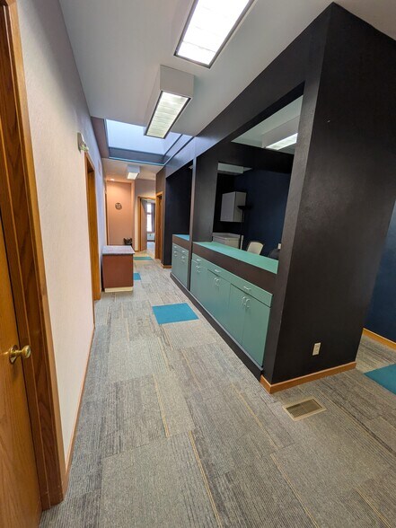 More Photos Of 1011 E Saint Maartens Dr, Saint Joseph Medical For Lease