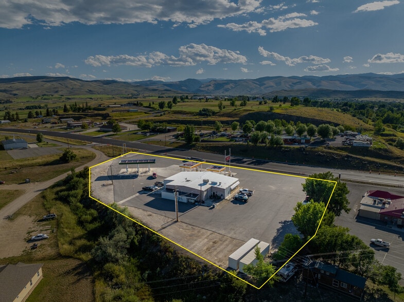 More Photos Of 730 E Main St, Lander Service Station For Sale