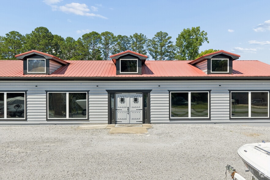 More Photos Of 400-420 Victoria Rd, Woodstock Storefront For Sale