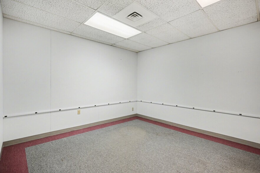 More Photos Of 400 Nationwide Dr, Harrisburg Medical For Sale
