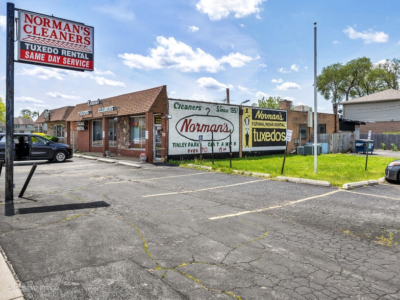 More Photos Of 17702 Oak Park Ave, Tinley Park Storefront Retail Office For Sale