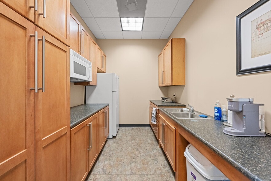 More Photos Of 5011 Departure Dr, Raleigh Showroom For Sale