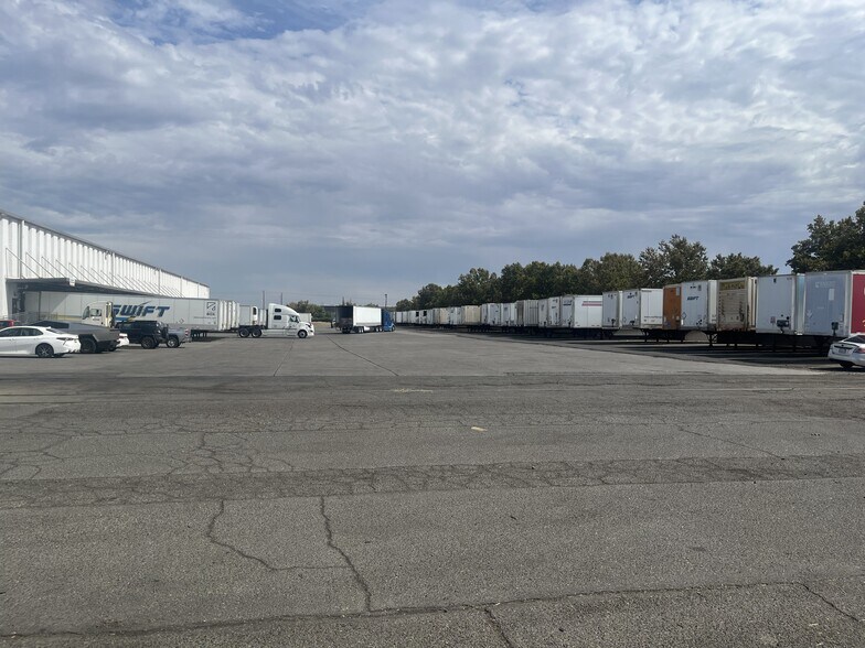 More Photos Of 4400 Florin Perkins Rd, Sacramento Distribution For Lease