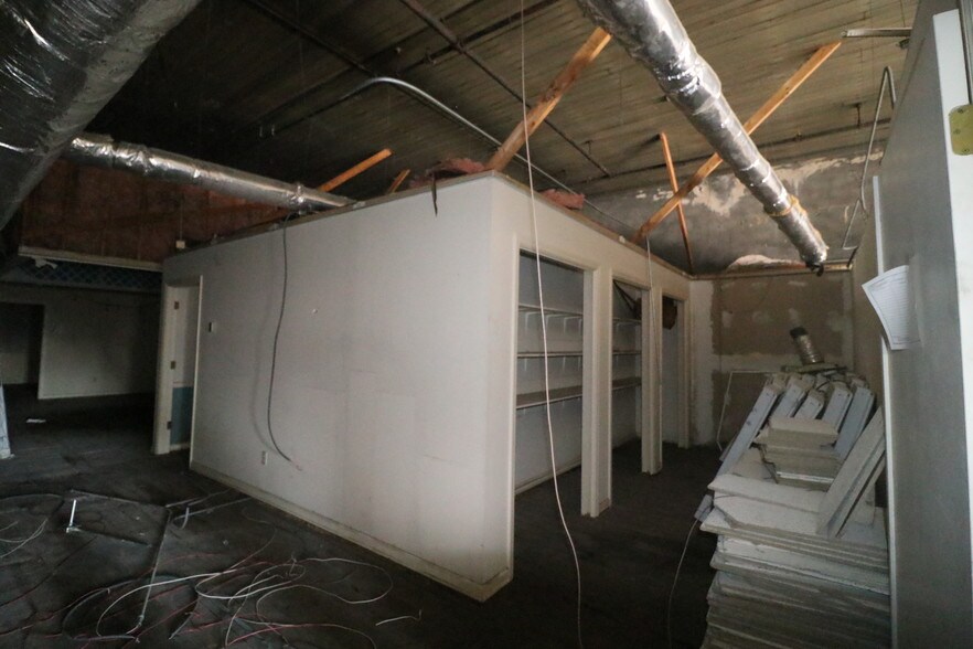 More Photos Of 305 8th St, Augusta Freestanding For Sale