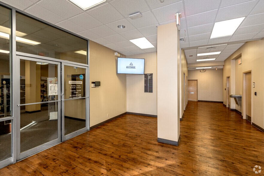 More Photos Of 700 S Zarzamora St, San Antonio Office For Sale