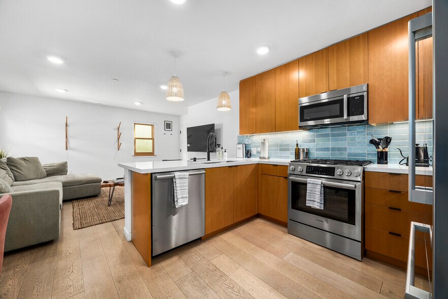 More Photos Of 208-210 Capitola Ave, Capitola Storefront Retail Residential For Sale