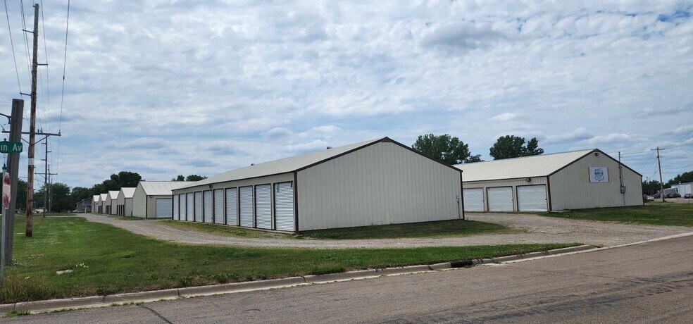 More Photos Of 301 E Rezin Ave, Albert Lea Self Storage For Sale