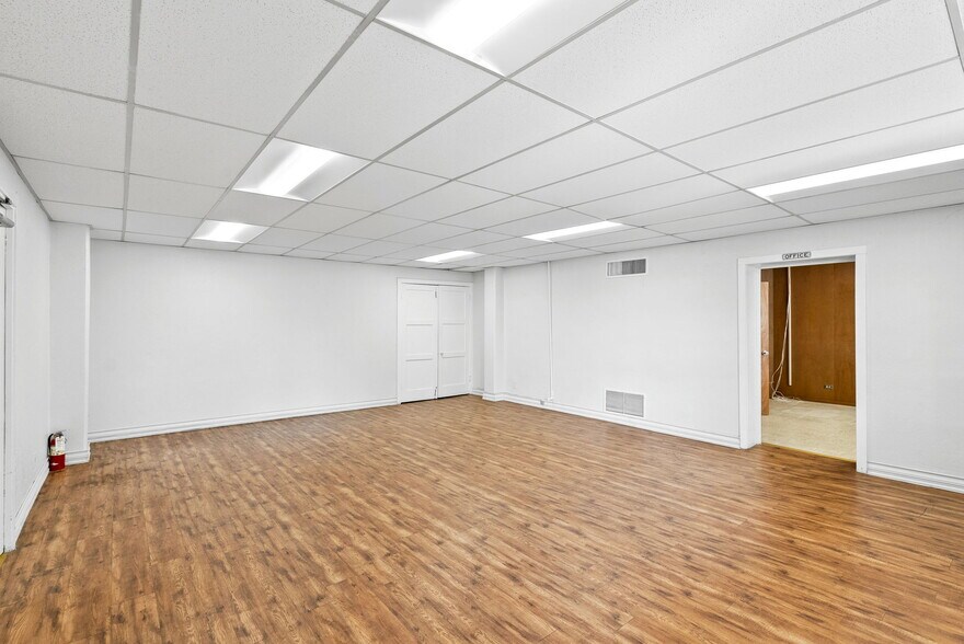 More Photos Of 1701 W Woodlawn Ave, San Antonio Religious Facility For Sale
