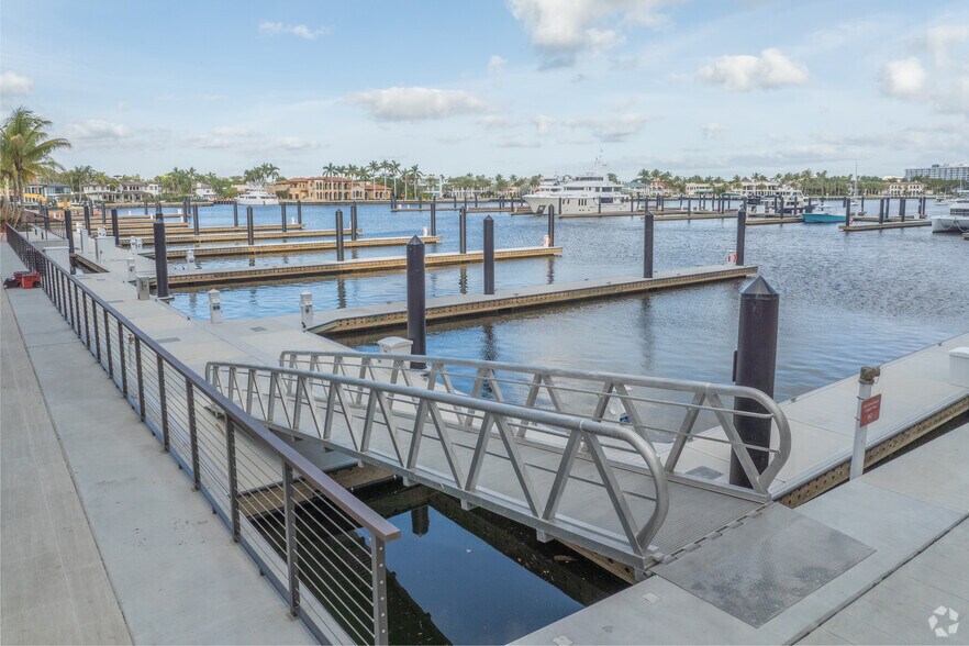 More Photos Of 151 Las Olas Cir, Fort Lauderdale Freestanding For Lease