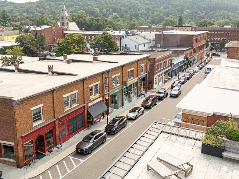 More Photos Of 38 Railroad St, Great Barrington Storefront Retail Office For Lease