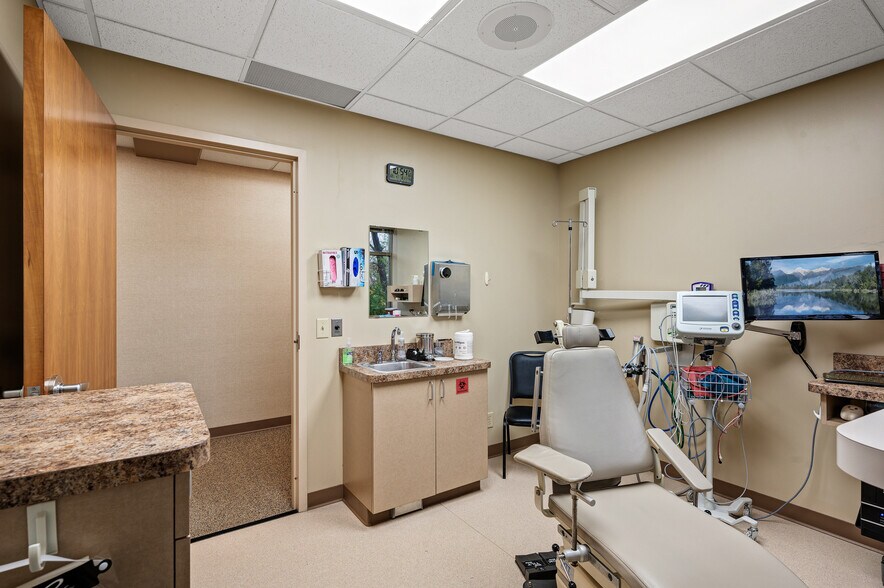 More Photos Of 13875 Hwy 13 Frontage Rd S, Savage Office For Lease