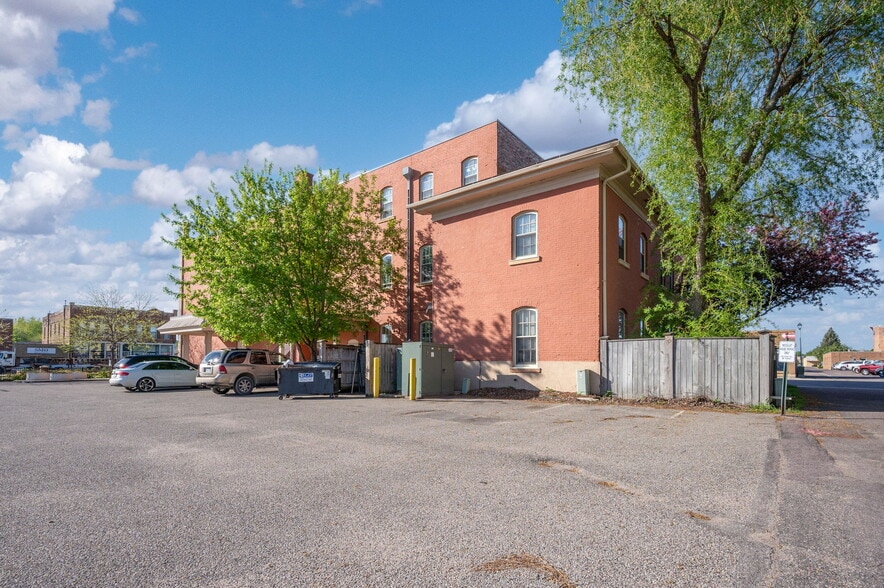 More Photos Of 122 S Minnesota Ave, Saint Peter Apartments For Sale