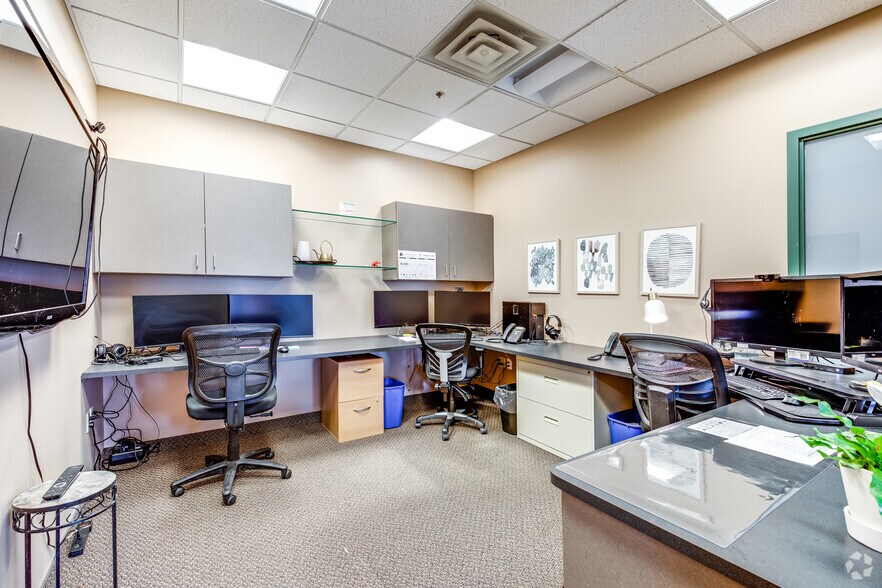 More Photos Of 3276 Fanum Rd, Vadnais Heights Service For Lease