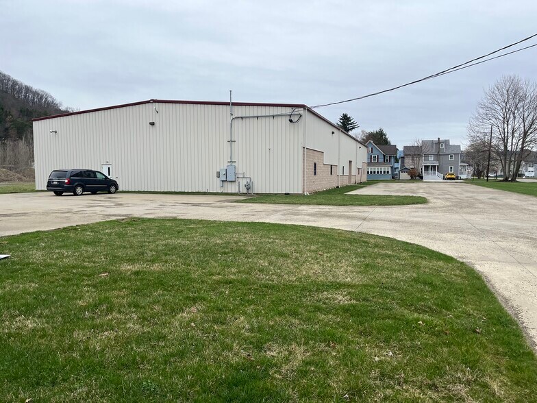 More Photos Of 1308 Pennsylvania Ave W, Warren Warehouse For Sale