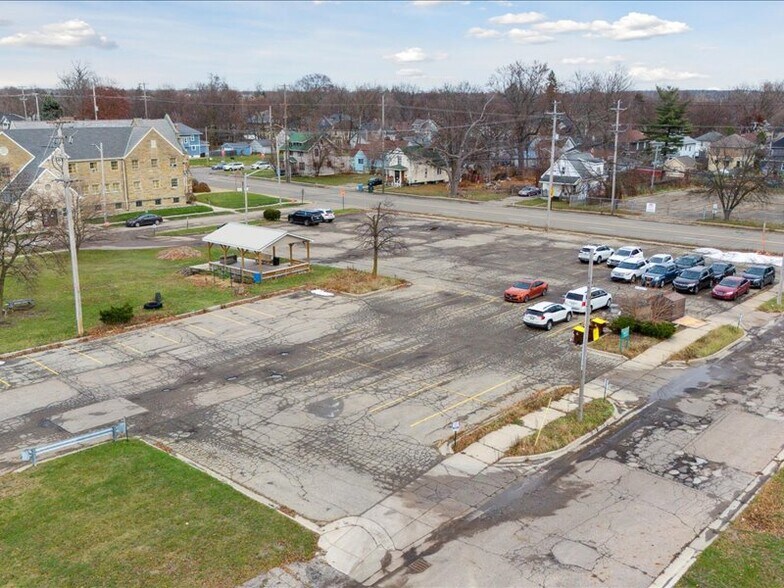 More Photos Of 1100 W Saginaw St, Lansing Medical For Sale