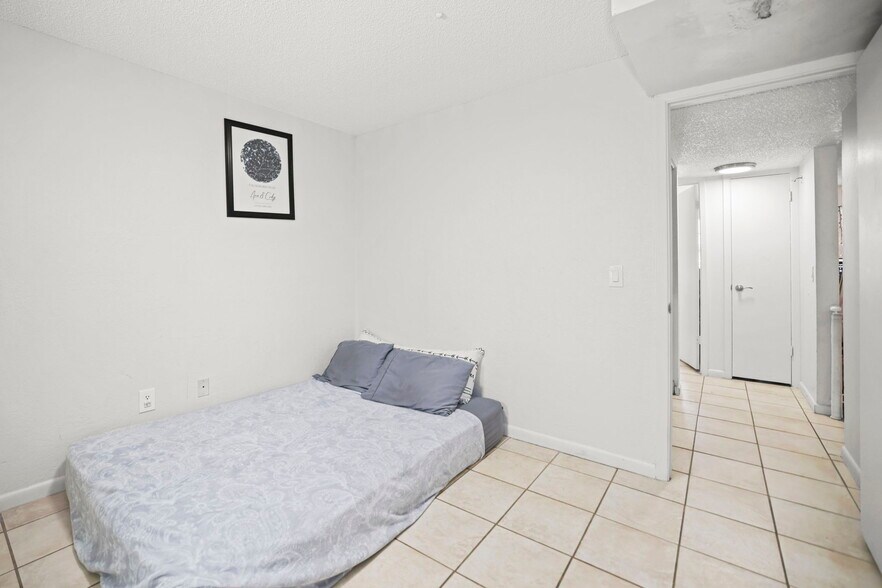 More Photos Of 7108 S Kissimmee St, Tampa Multifamily For Sale