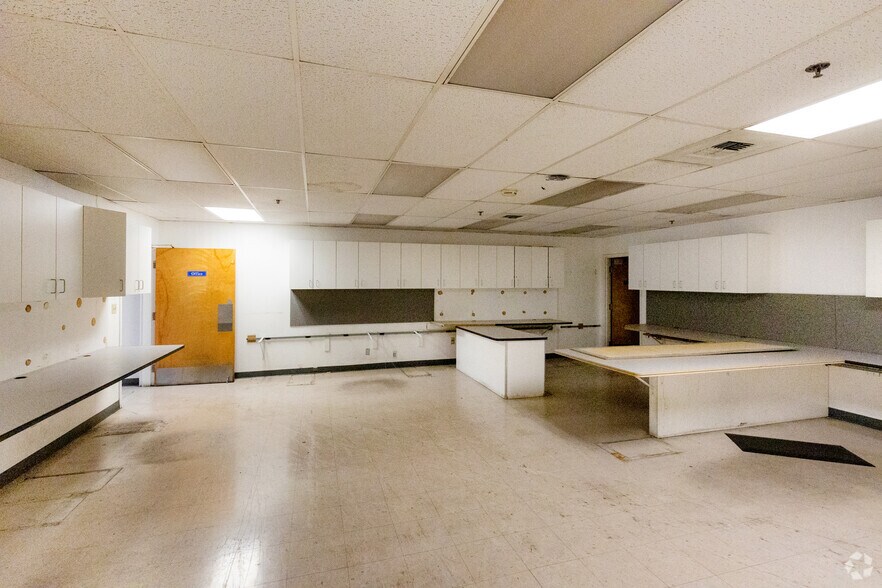 More Photos Of 1345 N Montebello Blvd, Montebello Freestanding For Lease