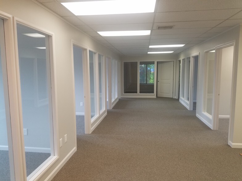 More Photos Of 161-163 Boston Post Rd, Waterford Office For Lease