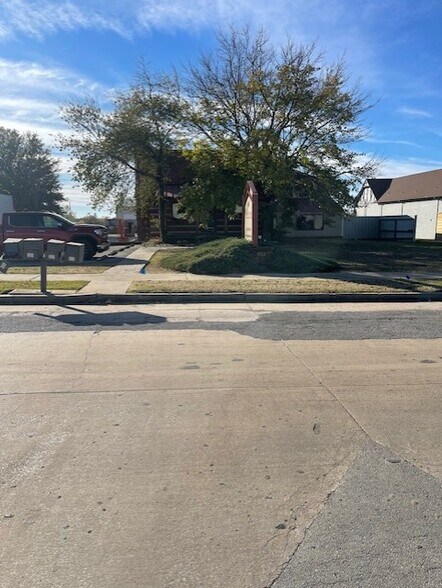 More Photos Of 601 W Oakland St, Broken Arrow Office Residential For Sale