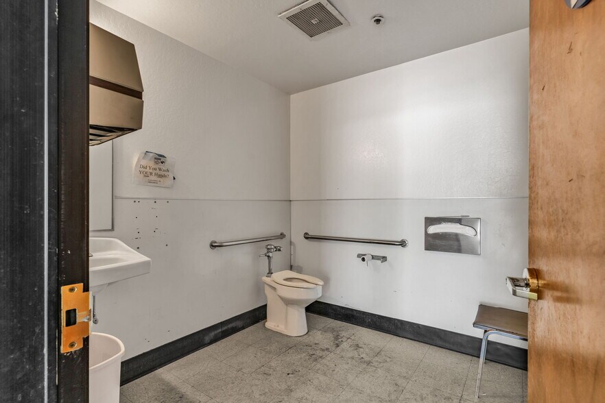 More Photos Of 44368-44370 Old Warm Springs Blvd, Fremont Warehouse For Lease