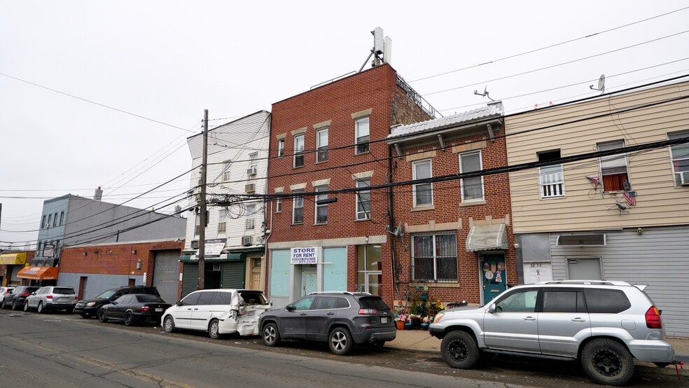 Primary Photo Of 32-31 Greenpoint Ave, Long Island City Apartments For Lease