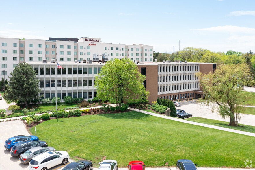 More Photos Of 3201 Old Glenview Rd, Wilmette Office For Lease