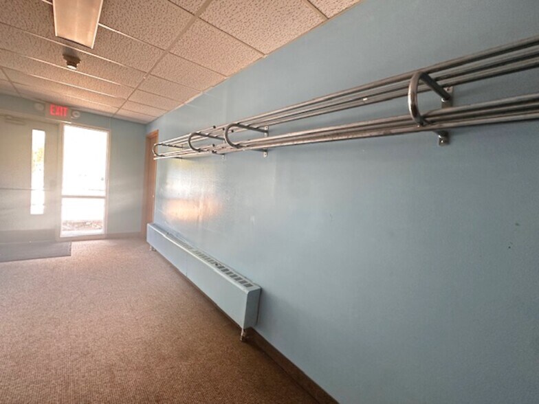 More Photos Of 4150 Pontiac Lake Rd, Waterford Religious Facility For Lease