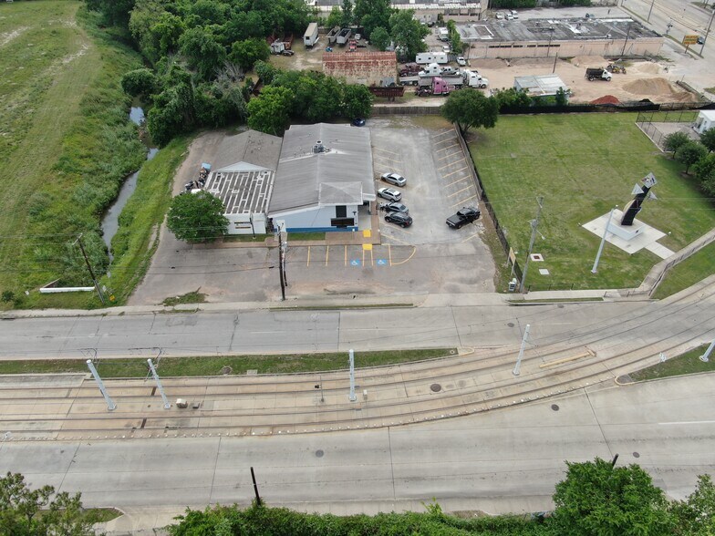 More Photos Of 5703 Martin Luther King Blvd, Houston Medical For Sale