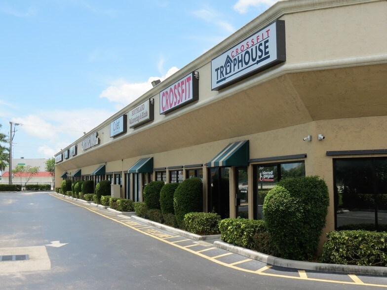 More Photos Of 590 SW 9th Ter, Pompano Beach Showroom For Lease